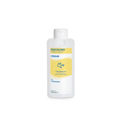 Eine weiße 500-ml-Plastikflasche der Dr. Schumacher GmbH Descolind Pure Light Cream Pflegecreme, parfümfrei für empfindliche Haut, hat ein gelbes Etikett mit blauer Schrift und ist vor einem schlichten weißen Hintergrund fotografiert.