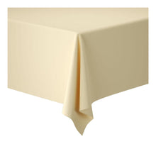 Die Duni Dunicel-Tischdeckenrollen (1,18 m x 10 m) von Duni GmbH sind perfekt für große Veranstaltungen: Die cremefarbene Tischdecke hängt gleichmäßig über Kanten und Ecken und lässt sich stilvoll mit Tischläufern kombinieren.