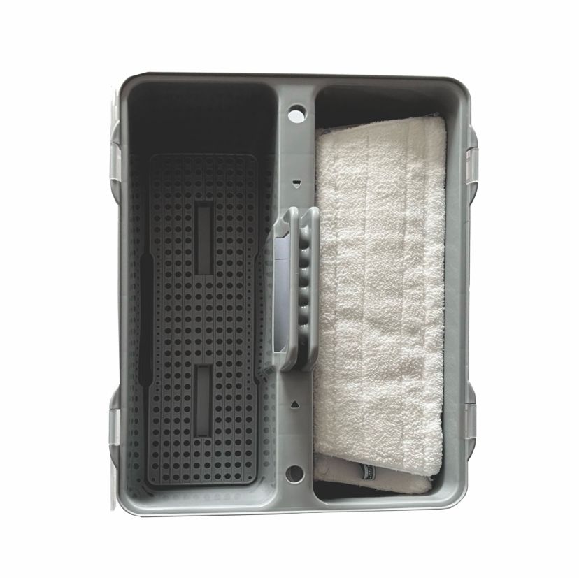 Die Arcora X-Line Duo Kunststoff Box Grau von Arcora International GmbH verfügt über einen zentralen Kunststoffgriff, deckel, bodensieb und bietet ideale Aufbewahrungsmöglichkeiten für Haushaltszubehör- kommt als 1 Stück im Karton.