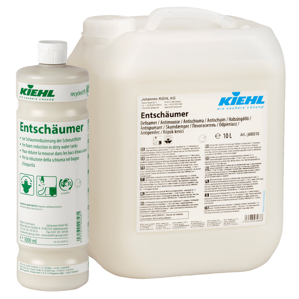 A 1L bottle and a 10L container of Kiehl Entschäumer for foam reduction of the dirty fleet by Johannes Kiehl KG. Both white containers have German labels with green and blue lettering as well as the brand logo.