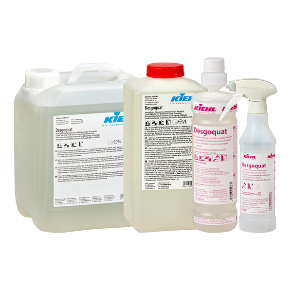 Vier Behälter mit Kiehl Desgoquat Aldehydfreies flüssiges Desinfektionsreiniger-Konzentrat der Johannes Kiehl KG in verschiedenen Größen, darunter große Krüge, eine Flasche mit rotem Verschluss und eine Sprühflasche - alle mit deutlich sichtbaren Etiketten.