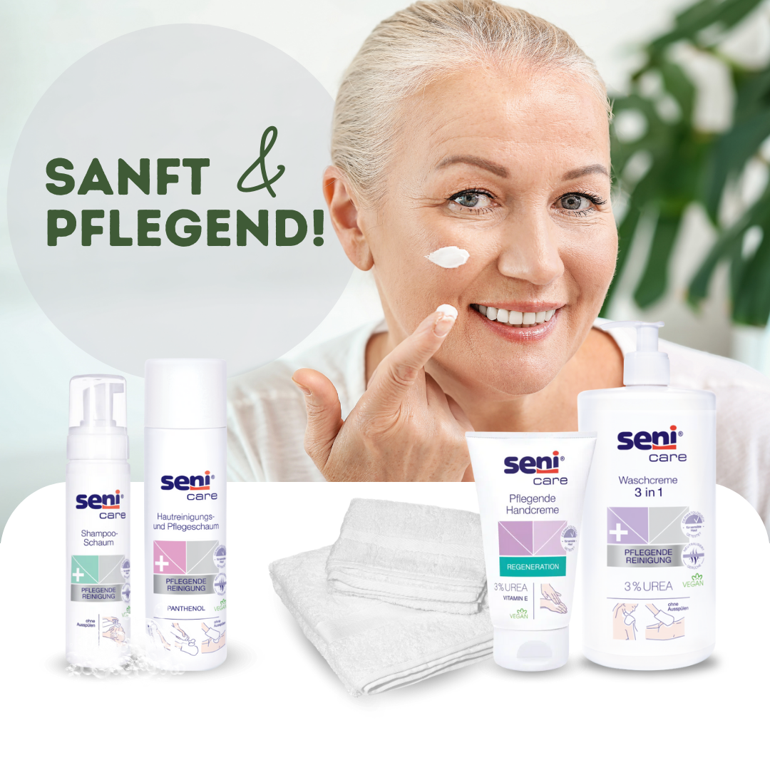 Ältere Frau, die sich Creme ins Gesicht schmiert und verschiedene Pflegeprodukte von Seni