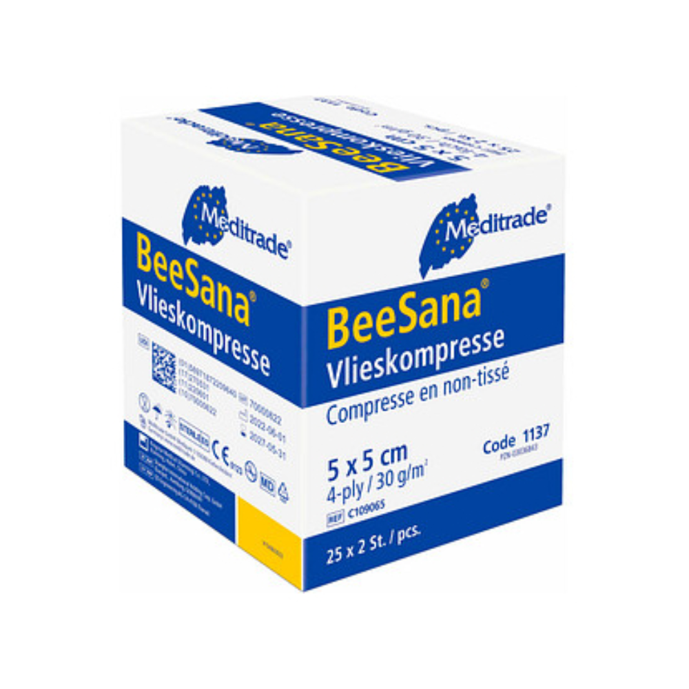 A box of Meditrade BeeSana® sterile non-woven compress, 4-ply, non-woven, dimensions 5x5 cm, with 25 packs of 2 pieces each sterile from Meditrade GmbH