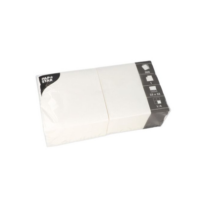 A pack of PAPSTAR napkins, ideal for catering applications, is packed in transparent plastic wrap. The side label states that they are 1/4 folded and measure 33 x 33 cm. A total of 500 napkins are supplied by PAPSTAR GmbH.