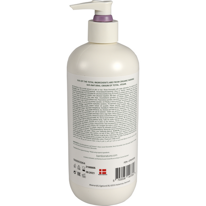 The white pump bottle of Bambo Nature Baby Shampoo for Skin & Hair (500 ml, Abena Re-Seller GmbH) shows detailed information about the ingredients on the back - ideal for daily care and gentle enough for sensitive skin. Sold as a carton (6 packs).