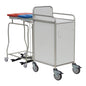 Der Novocal Stationswagen verfügt über einen Edelstahlrahmen mit vollverschweißten Verbindungen, vier Räder, einen weißen Schrank mit Griff und Tür sowie zwei hintere Abfalleimer - einen mit rotem und einen mit blauem Deckel - ideal für Pflegeeinrichtungen.