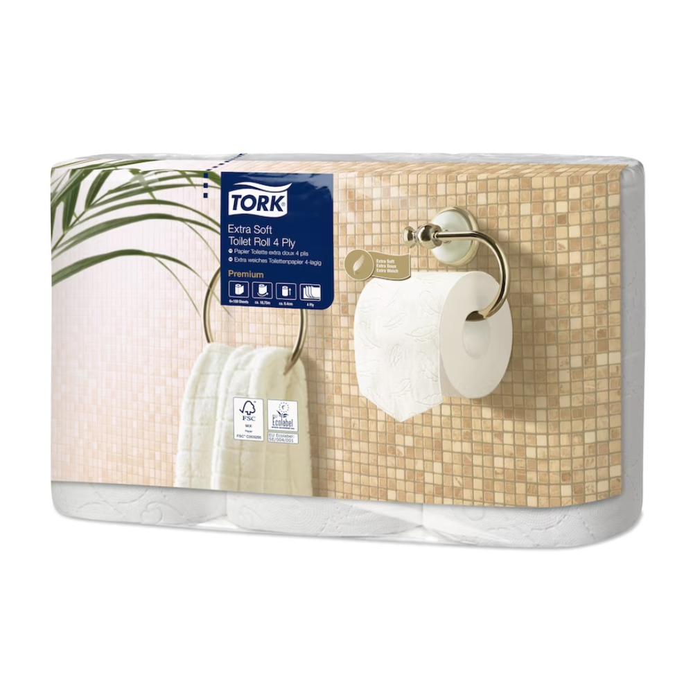 Das Bild zeigt eine Packung Tork 110406 extra weiches Kleinrollen Toilettenpapier Premium T4 4-lagig, präsentiert von TORK – Essity Professional Hygiene Germany GmbH. Die Verpackung zeigt eine marmorgeflieste Wand mit einem montierten Halter und einem weißen Handtuch an einem Ring, ideal für gehobene Waschräume. Dieses Produkt wird als Toilettenpapier Premium bezeichnet.