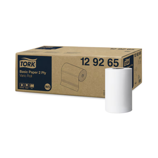 Ein Karton mit der Aufschrift „Tork 129265 Standard-Papierwischtücher Universal W5 2-lagig | Karton (10 Rollen)“ ist abgebildet, daneben steht eine weiße Papierrolle. Der Karton mit blau-weißem Markenzeichen und Text hebt die hohe Saugfähigkeit der TORK Papierwischtücher hervor und enthält Symbole, die die Produktverwendung anzeigen.