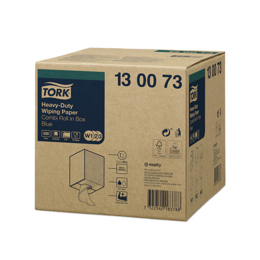 Ein Karton mit der Aufschrift „TORK 130073 extra-starke Mehrzweck-Papierwischtücher Premium W1 W2 W3 2-lagig | Karton (1 Rollen).“ Der Karton enthält Produktinformationen wie Menge (500 Blatt) und Verwendungssymbole. Er ist mit dem TORK-Branding versehen und zeigt deutlich sichtbar Barcodes und Logos.
