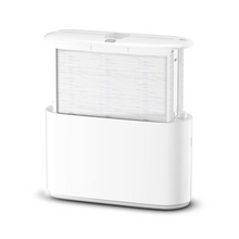 Der Tork Xpress® 552200 Tischspender für Multifold-Handtücher Elevation H2 von TORK - Essity Professional Hygiene Germany GmbH besticht durch ein schlankes, minimalistisches Design mit einem sichtbaren, in den Sockel integrierten Filter. Der vertikal positionierte Filter verbessert die Gesamtästhetik und die Oberseite ist leicht geöffnet, um seine effiziente Funktionalität zu demonstrieren.