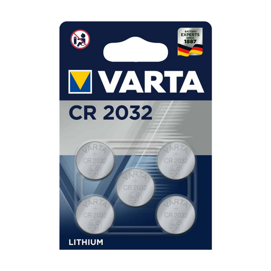 Eine Blisterkarte mit fünf Varta AG CR2032 3V Lithium-Knopfzellen, auf denen jeweils die Marke und das Batteriemodell deutlich zu sehen sind. Auf der Verpackung ist ein „Seit 1887“-Abzeichen und eine Funktion zum Sperren des Zugriffs durch Kinder zu sehen.
