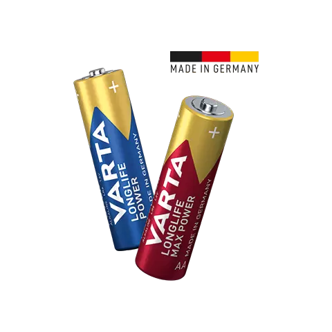 Diagonal sind zwei Varta AA-Batterien abgebildet. Eine Batterie hat ein blau-gelbes Design mit der Aufschrift „Longlife Power“, die andere ein rot-gelbes Design mit der Aufschrift „Longlife Max Power“. Beide Batterien tragen die Aufschrift „Made in Germany“.