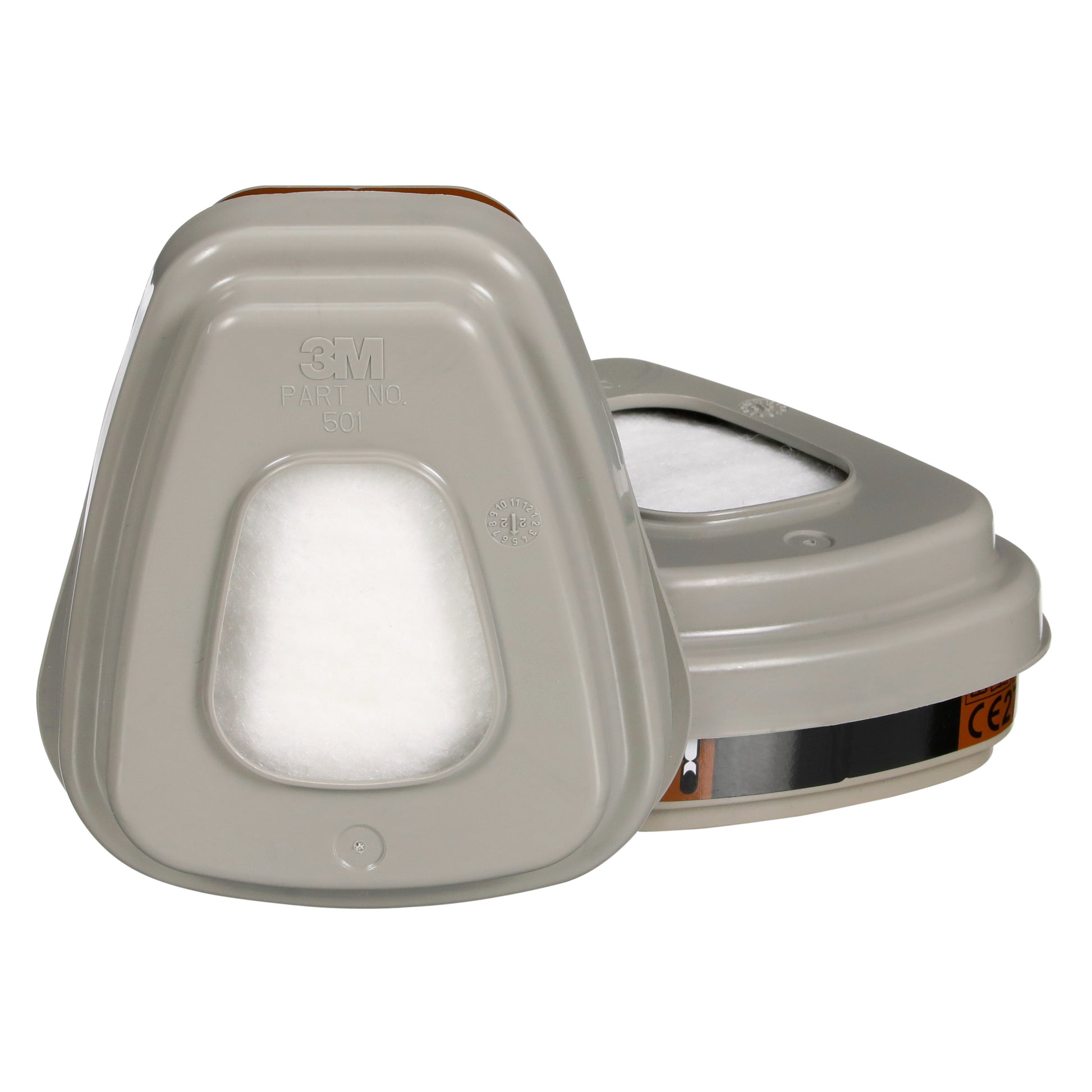 Abgebildet sind zwei graue 3M™ Filtersatz 6002-1SP A2P2 Kartuschen für organische Dämpfe von 3M Deutschland GmbH, eine nach vorne gerichtet mit sichtbarem Etikett und weißer Filtermitte, die andere nach hinten abgewinkelt auf einem schlichten weißen Hintergrund.