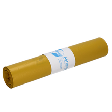 Eine gelbe Rolle DEISS ECOFINE® Abfallsäcke 13900 (120L) der EMIL DEISS KG (GmbH + Co.) aus Recycling-LDPE/LLDPE mit weiß-blauem Etikett - ideal für die umweltgerechte Entsorgung - auf weißem Grund.