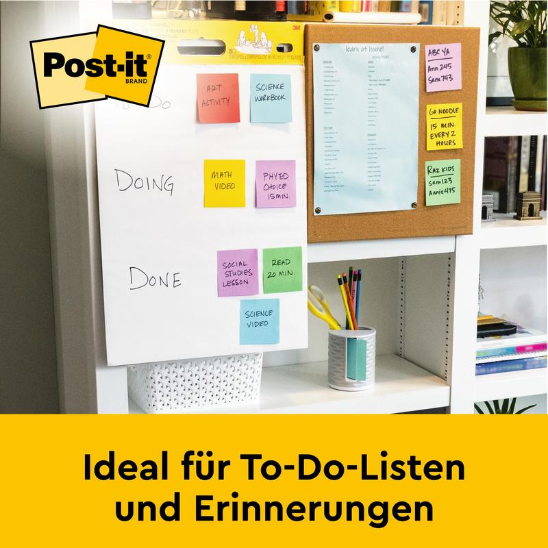 On the desk is a Post-it® Super Sticky self-adhesive Meeting Chart/Flipchart from 3M Deutschland GmbH (white, 63.5x76.2cm), perfect for to-do lists & reminders. In the background: a pinboard with blue paper.