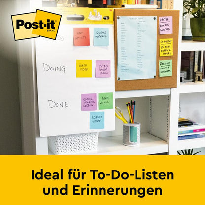 On the desk is a Post-it® Super Sticky self-adhesive Meeting Chart/Flipchart from 3M Deutschland GmbH (white, 63.5x76.2cm), perfect for to-do lists & reminders. In the background: a pinboard with blue paper.