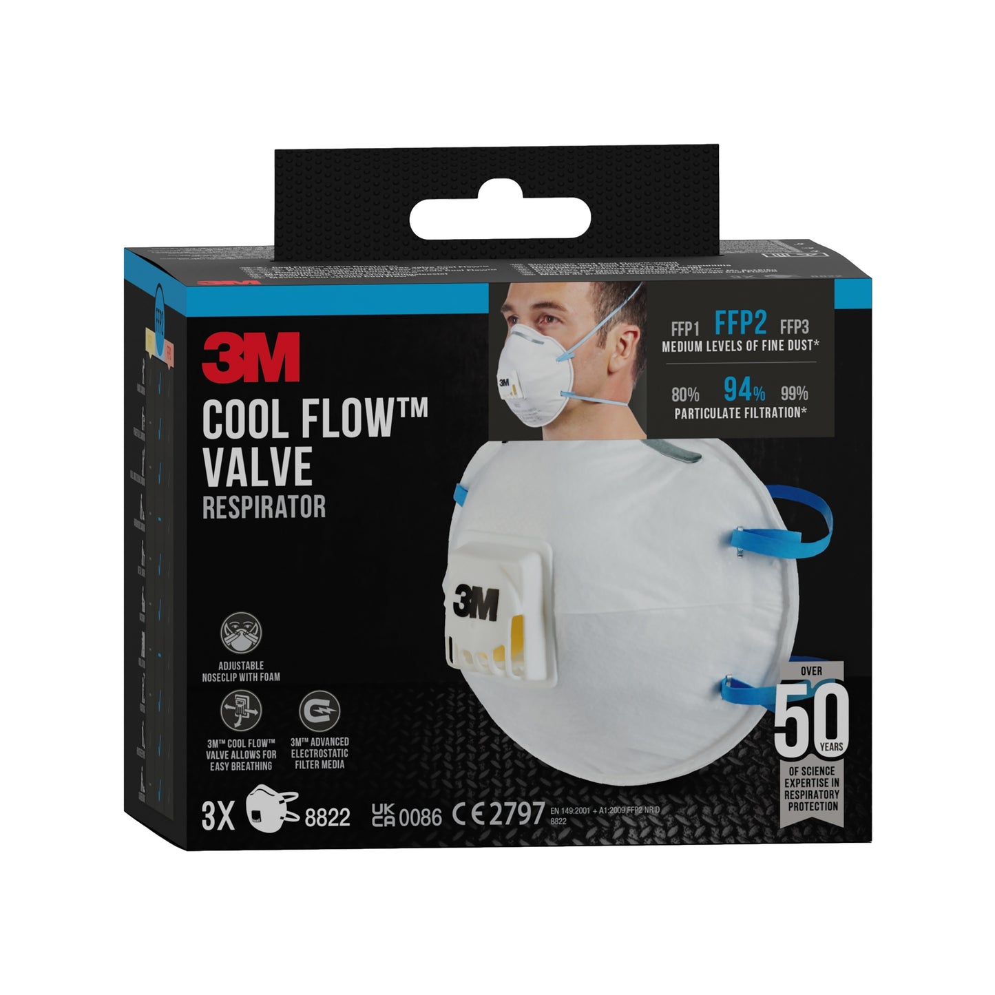 Eine schwarze Schachtel der 3M™ Cool Flow™ Partikelmaske 8822, FFP2 mit Ventil der 3M Deutschland GmbH zeigt eine Person, die die Maske trägt, und hebt den FFP2-Schutz und die 94%ige Filtration hervor. Sie enthält eine Packung mit 3 Masken gegen Feinstaub.