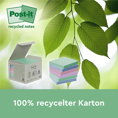 Eine geöffnete Schachtel Post-it® Super Sticky 100 % Recycling Notes (47,6 x 47,6 mm, 70 Blatt, 100% PEFC) der 3M Deutschland GmbH ist mit pastellfarbenen Haftnotizen und grünen Blättern versehen. Der Text lautet "100% recycelter Karton" und "recycelte Notizen".