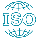 Das Bild zeigt das Logo der Internationalen Organisation für Normung (ISO). Es zeigt die Buchstaben „ISO“ in fetter, blauer Schrift, mit Linien, die den Globus andeuten, der sie umgibt.